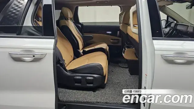 Kia Carnival 2023 — Фото 11/20