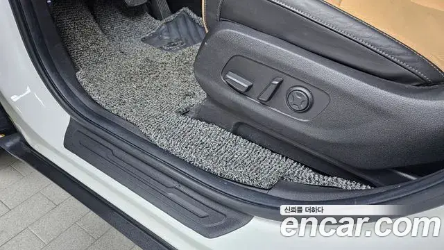 Kia Carnival 2023 — Фото 17/20