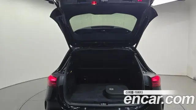 Mercedes-Benz EQA 2024 — Photo 25/33