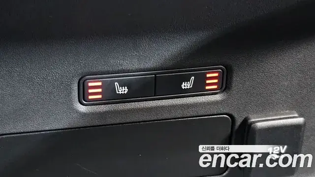 Land Rover Range Rover Velar 2019 — Şəkil 12/20