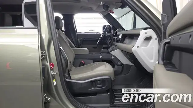 Land Rover Defender 2020 — Фото 11/20