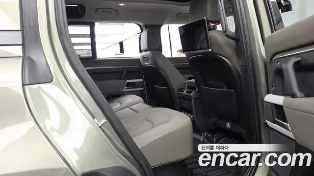 Land Rover Defender 2020 — Фото 12/20
