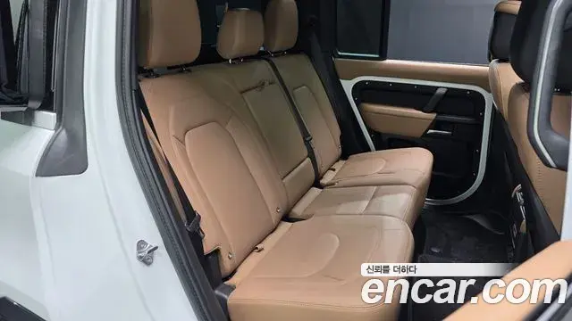 Land Rover Defender 2025 — Фото 12/20