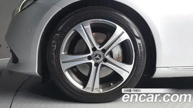Mercedes-Benz E-Class 2018 — Фото 5/20