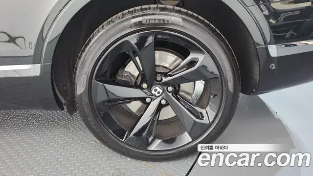 Bentley Bentayga 2018 — Photo 47/47