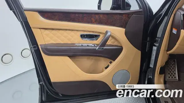 Bentley Bentayga 2018 — Photo 34/47
