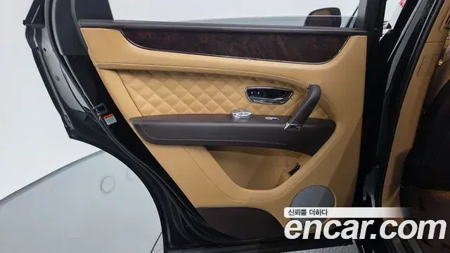 Bentley Bentayga 2018 — Photo 44/47
