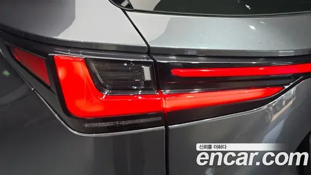 Lexus NX350h 2023 — Şəkil 23/33