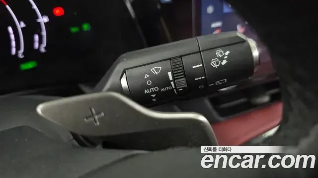 Lexus NX350h 2023 — Şəkil 28/33