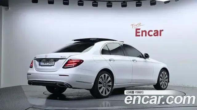 Mercedes-Benz E-Class 2020 — Фото 2/20