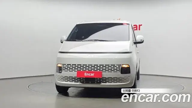 Hyundai Staria 2025 — Фото 2/20