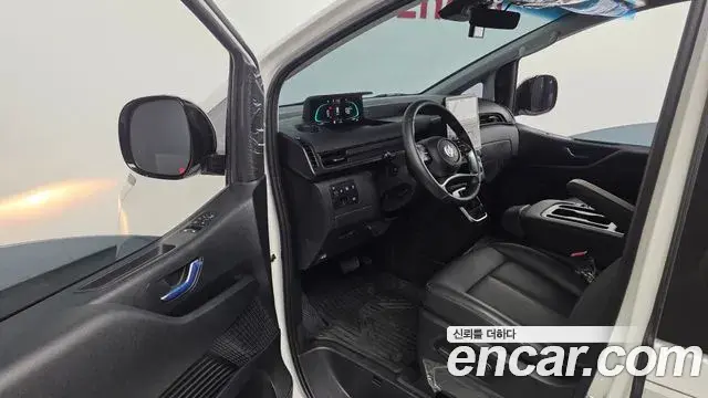 Hyundai Staria 2025 — Фото 9/20
