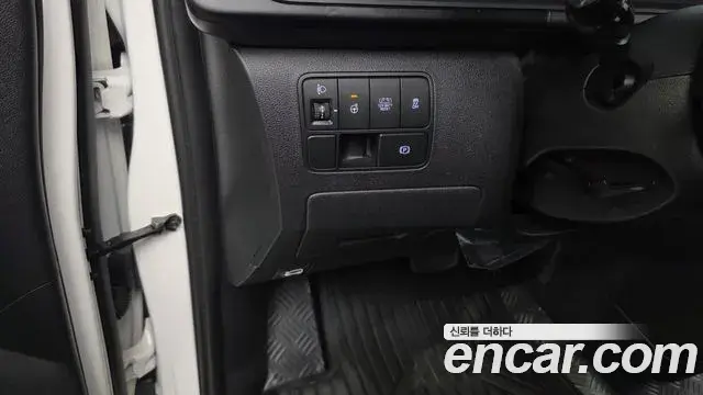 Hyundai Staria 2025 — Фото 18/20