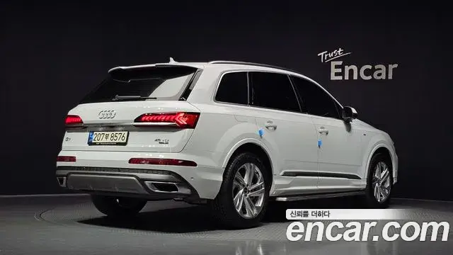 Audi Q7 2021 — Фото 1/20