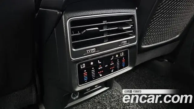 Audi Q7 2021 — Фото 18/20