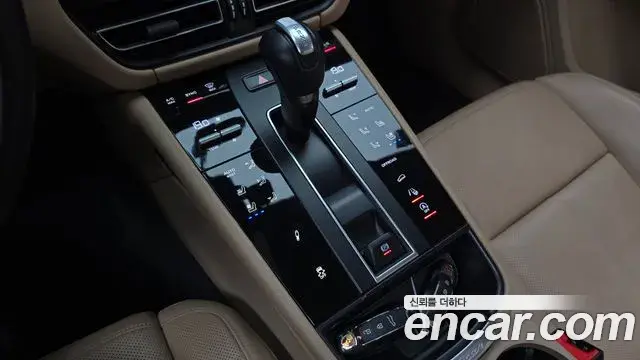 Porsche Macan 2023 — Фото 9/20