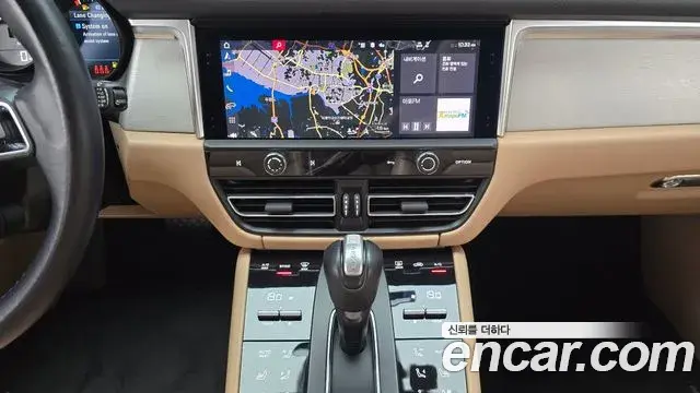 Porsche Macan 2023 — Фото 12/20