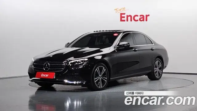 Mercedes-Benz E-Class 2022 — Фото 1/20