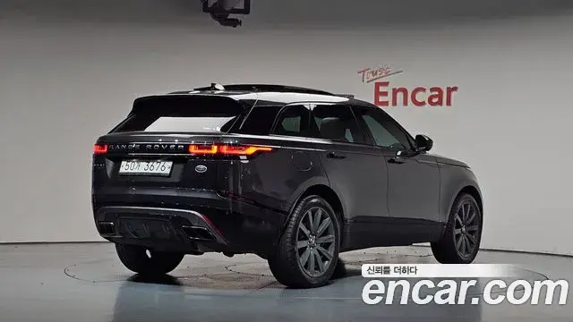 Land Rover Range Rover Velar 2018 — ფოტო 30/41