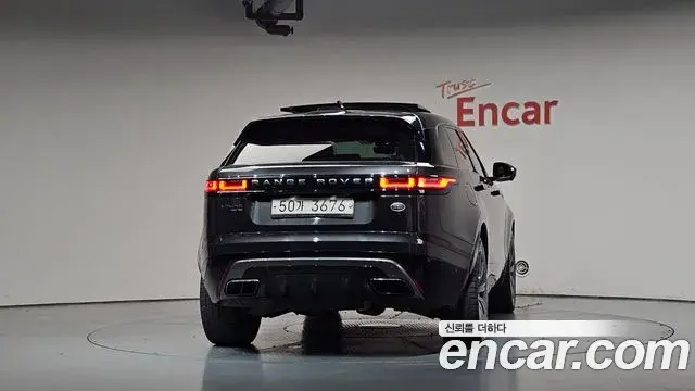 Land Rover Range Rover Velar 2018 — ფოტო 33/41