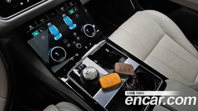 Land Rover Range Rover Velar 2018 — ფოტო 19/41