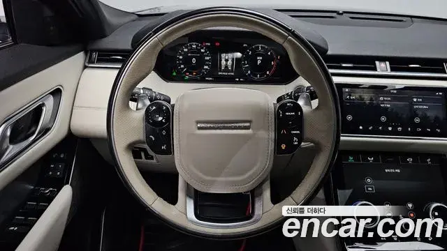 Land Rover Range Rover Velar 2018 — ფოტო 17/41