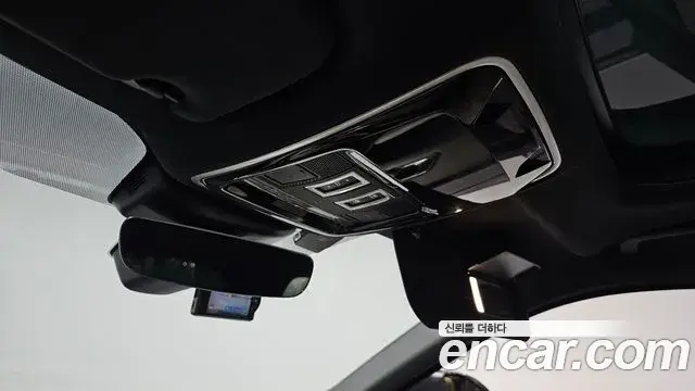 Land Rover Range Rover Velar 2018 — ფოტო 26/41