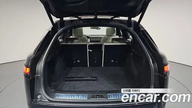 Land Rover Range Rover Velar 2018 — ფოტო 35/41