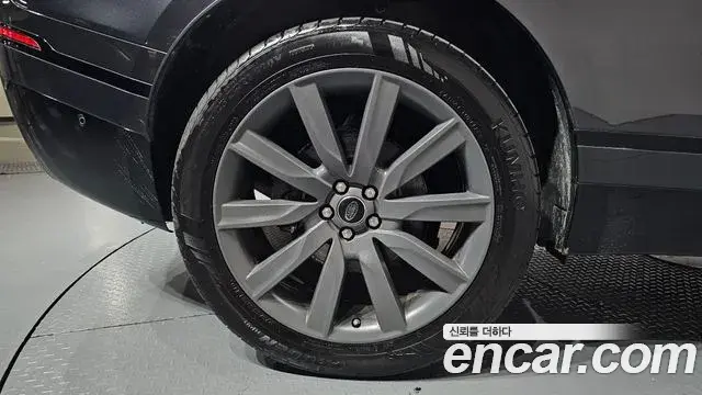 Land Rover Range Rover Velar 2018 — ფოტო 9/41