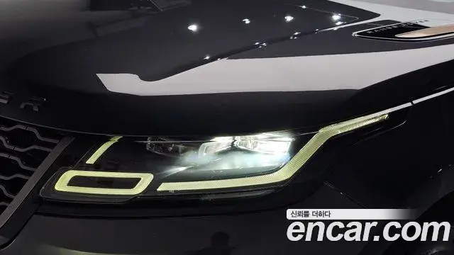 Land Rover Range Rover Velar 2018 — ფოტო 25/41