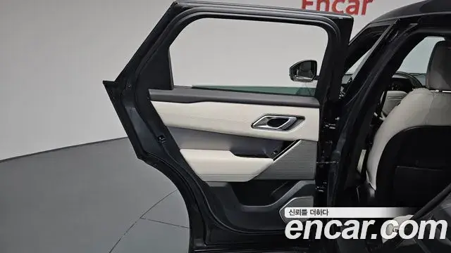 Land Rover Range Rover Velar 2018 — ფოტო 39/41