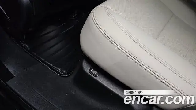 Land Rover Range Rover Velar 2018 — ფოტო 27/41