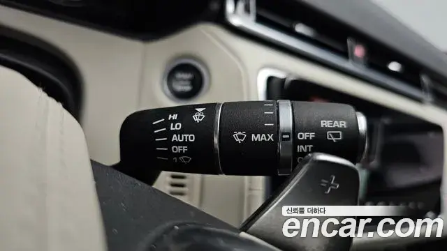 Land Rover Range Rover Velar 2018 — ფოტო 8/41