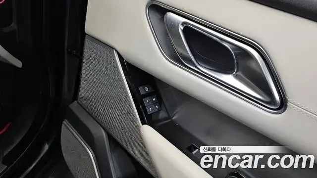 Land Rover Range Rover Velar 2018 — ფოტო 15/41