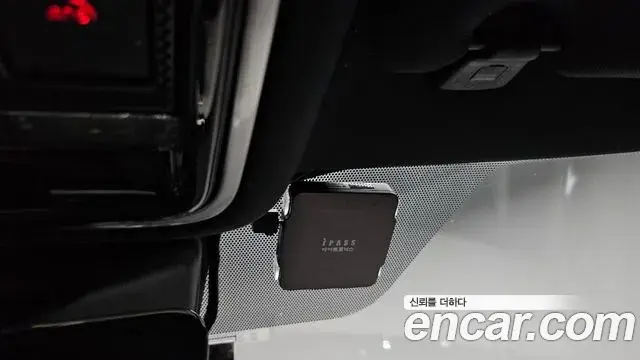Land Rover Range Rover Velar 2018 — ფოტო 16/41
