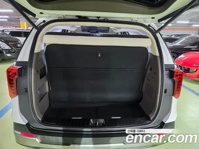 Kia Carnival 2024 — Şəkil 8/20