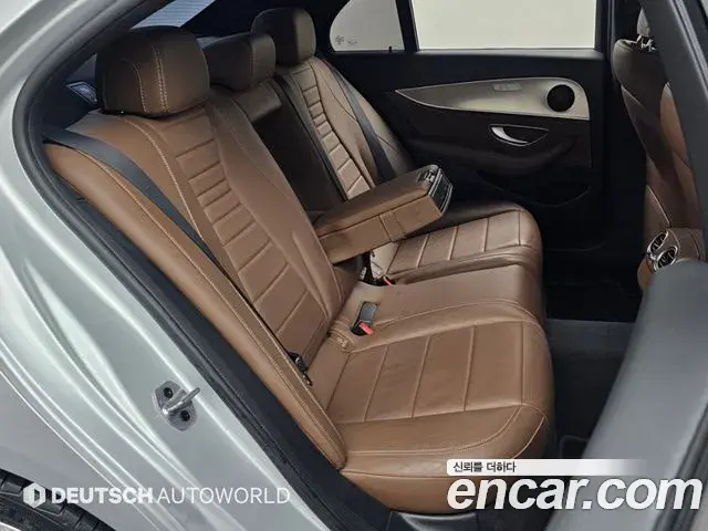 Mercedes-Benz E-Class 2019 — Фото 11/20
