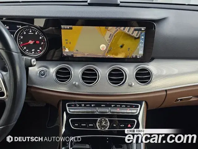 Mercedes-Benz E-Class 2019 — Фото 13/20