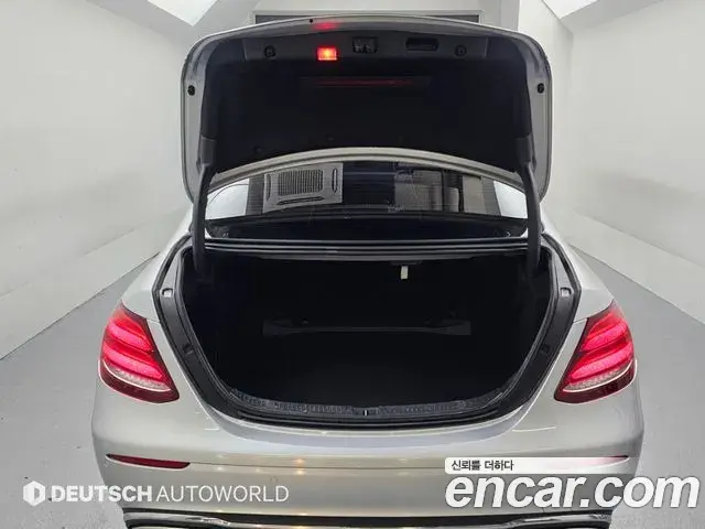 Mercedes-Benz E-Class 2019 — Фото 18/20