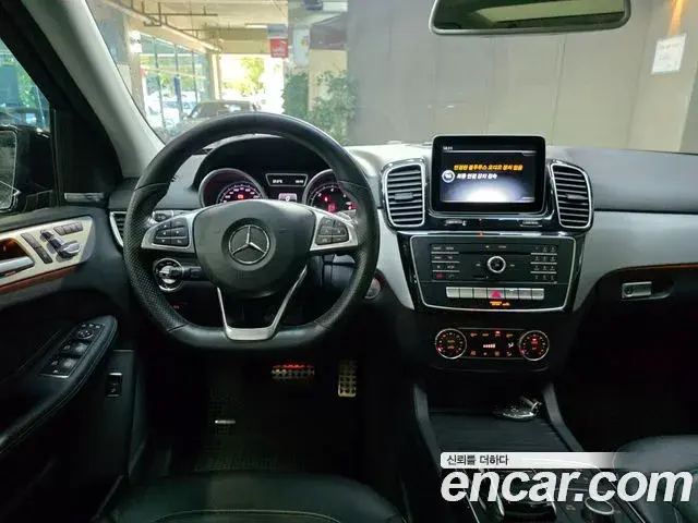 Mercedes-Benz GLE-Class 2018 — ფოტო 9/20