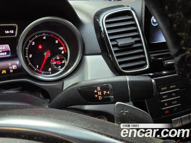 Mercedes-Benz GLE-Class 2018 — ფოტო 18/20