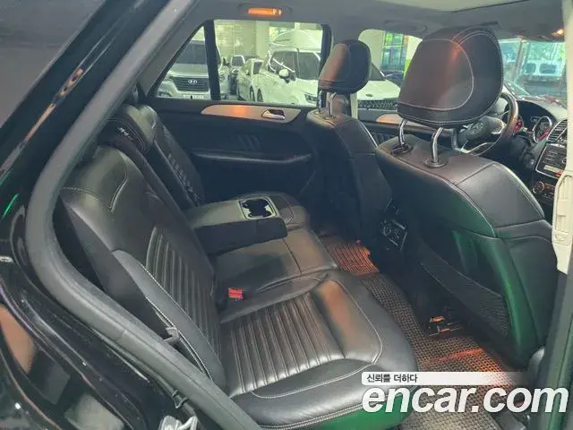 Mercedes-Benz GLE-Class 2018 — ფოტო 19/20