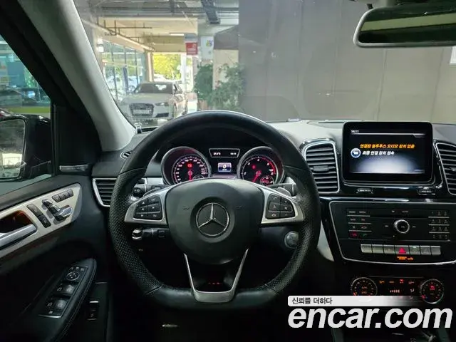 Mercedes-Benz GLE-Class 2018 — ფოტო 14/20