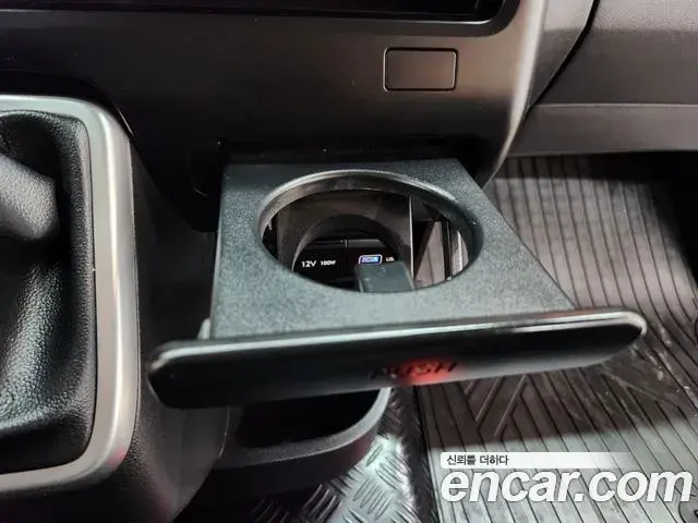 Hyundai Staria 2021 — Фото 17/20