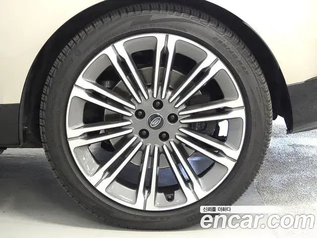 Land Rover Range Rover 2024 — Photo 15/20