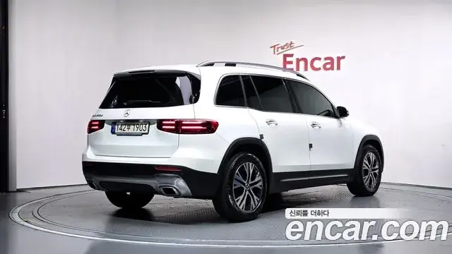 Mercedes-Benz GLB-Class 2024 — Фото 1/20