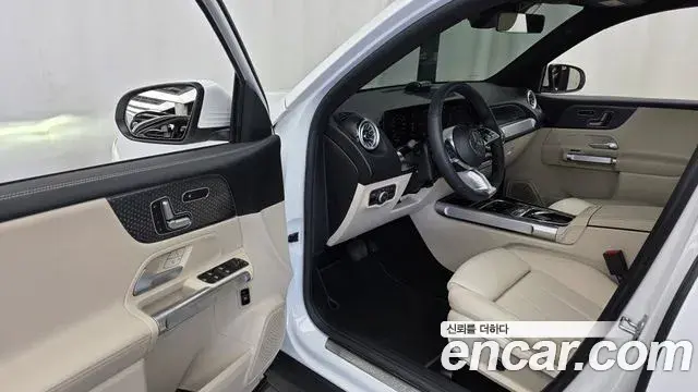 Mercedes-Benz GLB-Class 2024 — Фото 8/20