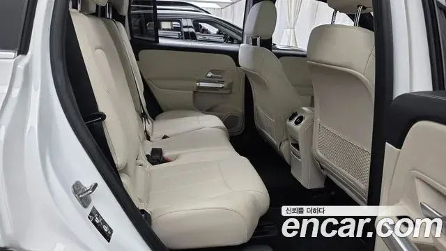 Mercedes-Benz GLB-Class 2024 — Фото 11/20