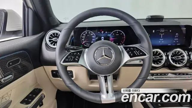 Mercedes-Benz GLB-Class 2024 — Фото 12/20