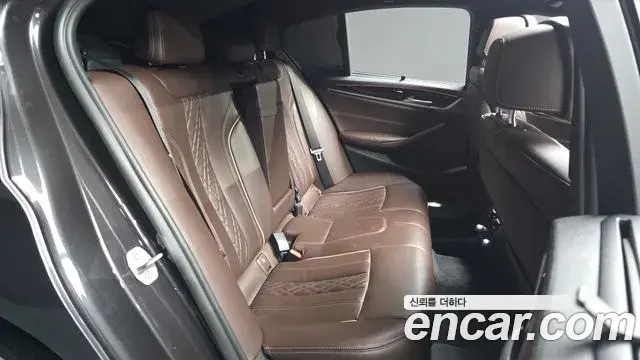 BMW 5 Series 2019 — Фото 11/20